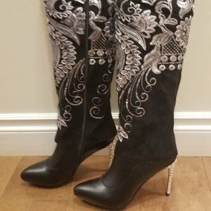 Beaded boots size 8.5 (CDN)